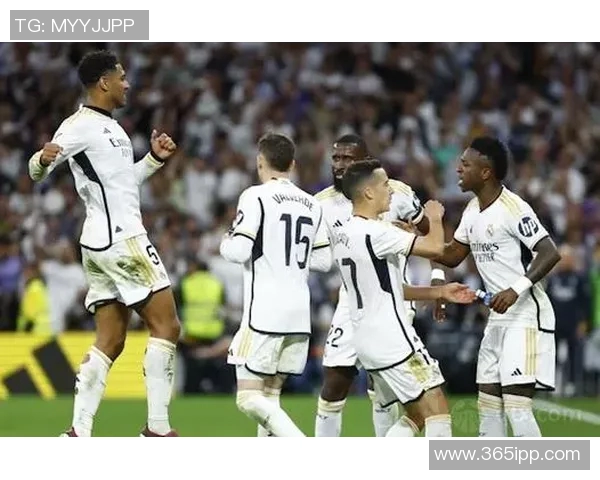 拜仁与皇马阵容对比分析两队明星球员与战术布局的深度解析 拜仁与皇马阵容对比分析两队明星球员与战术布局的深度解析