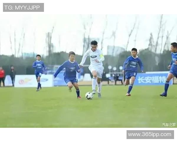 广州足球队与杭州足球队耐力对决的深度分析与启示 广州足球队与杭州足球队耐力对决的深度分析与启示